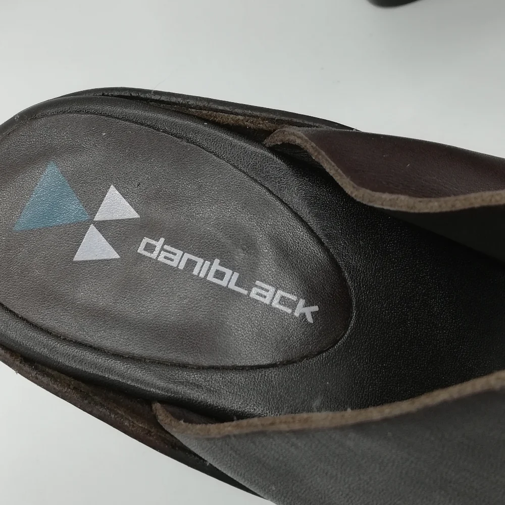 DaniBlack Leather Wedge Sandals Brown Slip On Comfort Heels Women’s 6M
